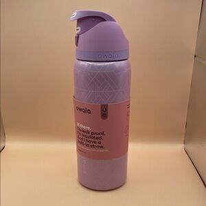 Owala FreeSip 32 oz Insulated Water Bottle w/ Leak‑Proof Built‑In Straw *NEW